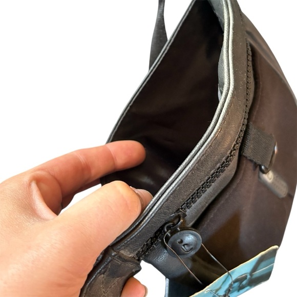 Vintage NWT Icon Black CD Player Belt Bag Y2K 90s CD Holder - Picture 3 of 7